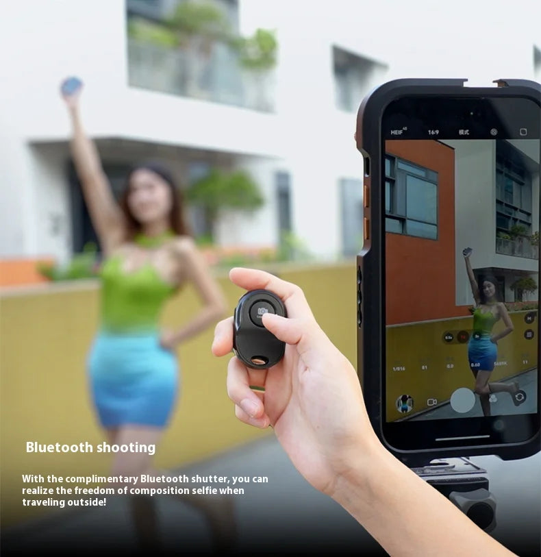 Wireless Magnetic Selfie Display for Mobile Phone.