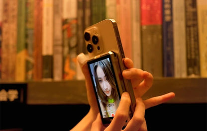 Wireless Magnetic Selfie Display for Mobile Phone.